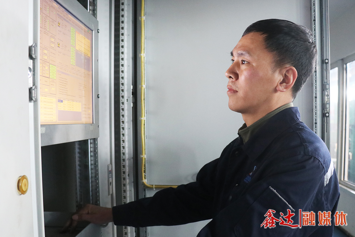 鑫達故事丨胡建華：這位“技術控”為產線插上自動化翅膀！